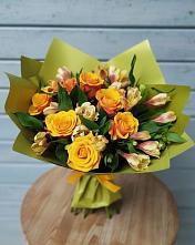 Букет цветов из:  Альстромерии и Розы в Сельцо Ленинградская область