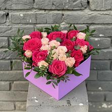 Цветочная композиция из Розы в коробке в Сельцо Ленинградская область