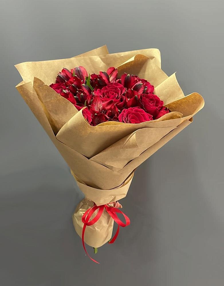 Букет цветов из: Альстромерии и Розы в Сельцо Ленинградская область