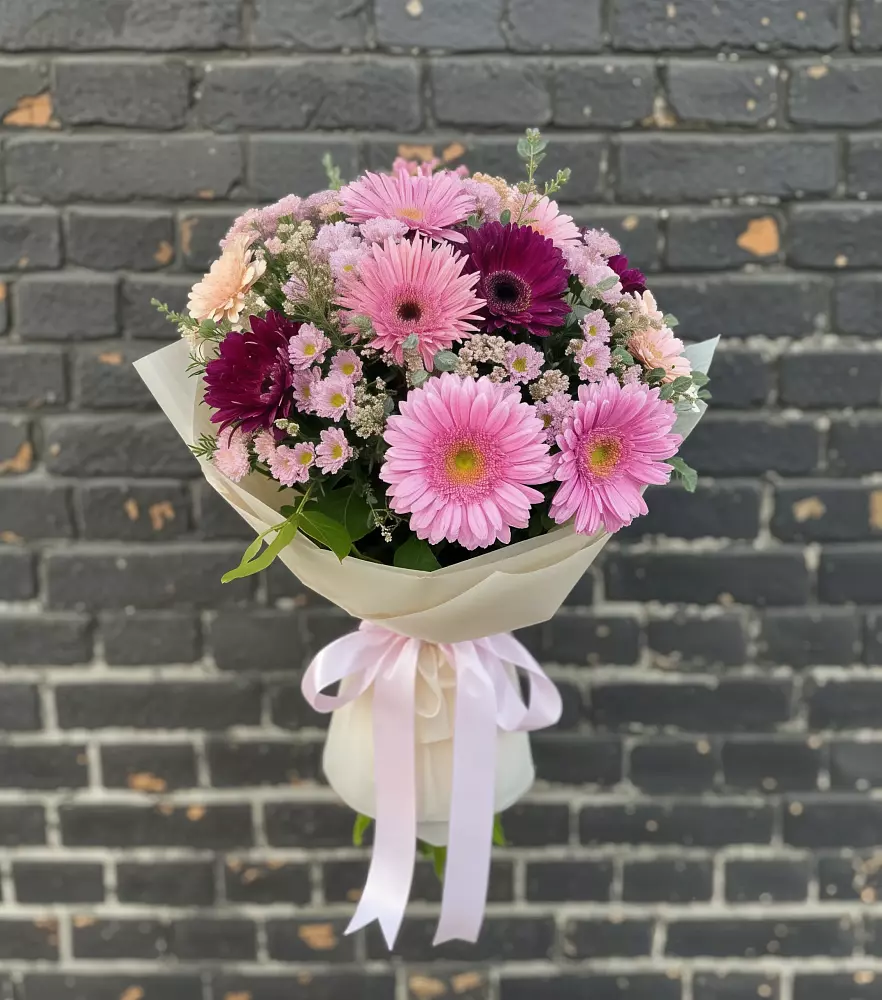 Букет цветов из: Герберы и Хризантемы в Сельцо Ленинградская область