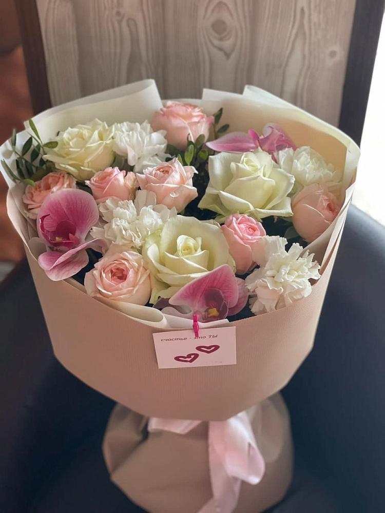 Букет цветов из: Орхидеи, Розы и Гвоздики в Сельцо Ленинградская область