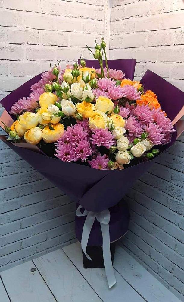 Букет цветов из: Хризантемы и Розы в Сельцо Ленинградская область