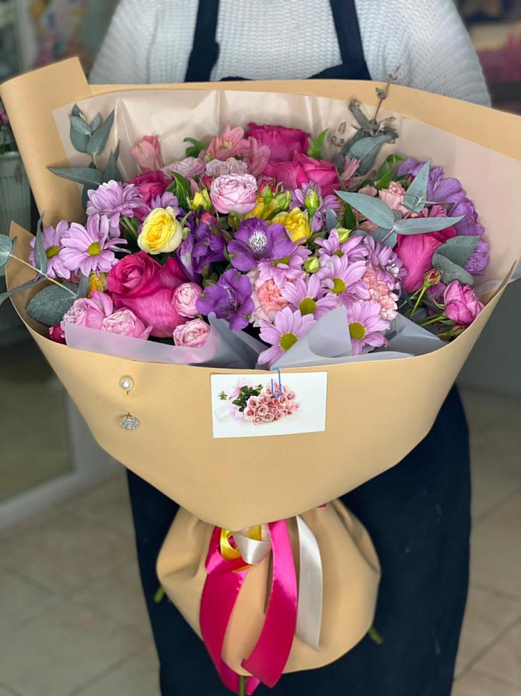 Букет цветов из: Хризантемы, Гвоздики и Альстромерии в Сельцо Ленинградская область