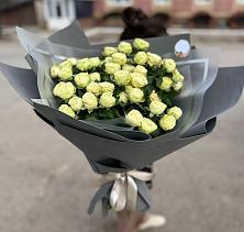 Букет Белые кустовые розы Солинеро в Сельцо Ленинградская область