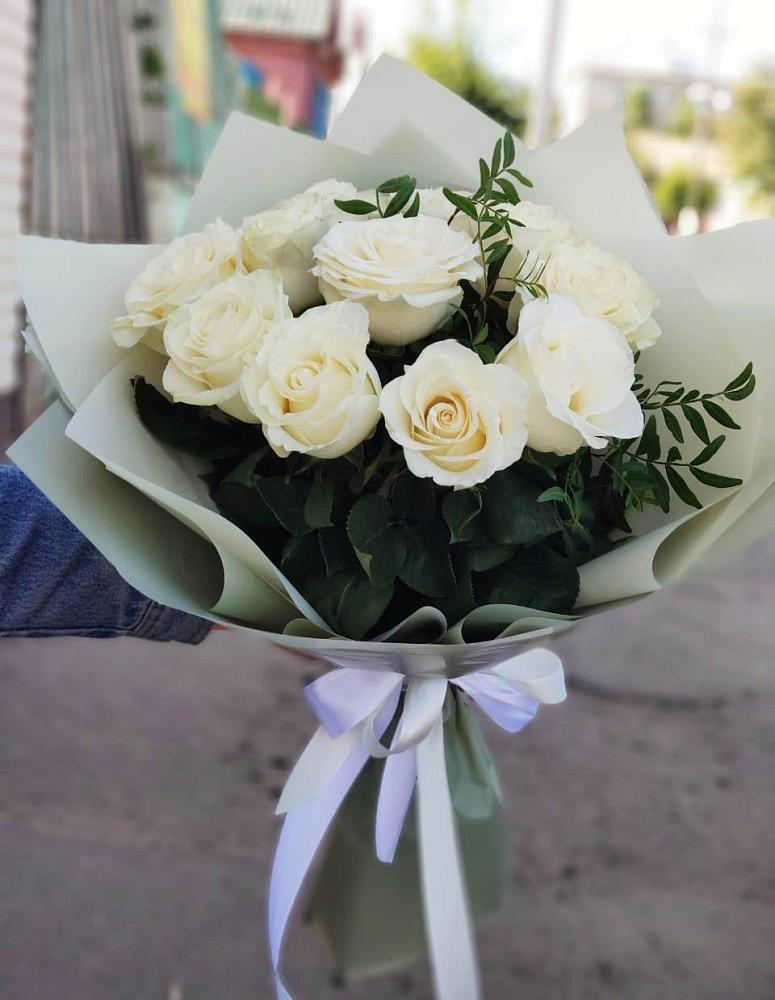 Букет Белые розы Проуд в Сельцо Ленинградская область