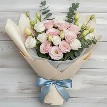 Букет цветов из:  Лизиантусы в Сельцо Ленинградская область