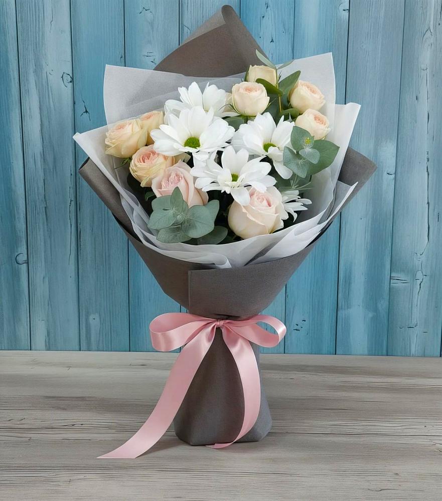 Букет цветов из: Хризантемы и Розы в Сельцо Ленинградская область