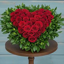 Цветочная композиция из Розы в виде сердца в Сельцо Ленинградская область