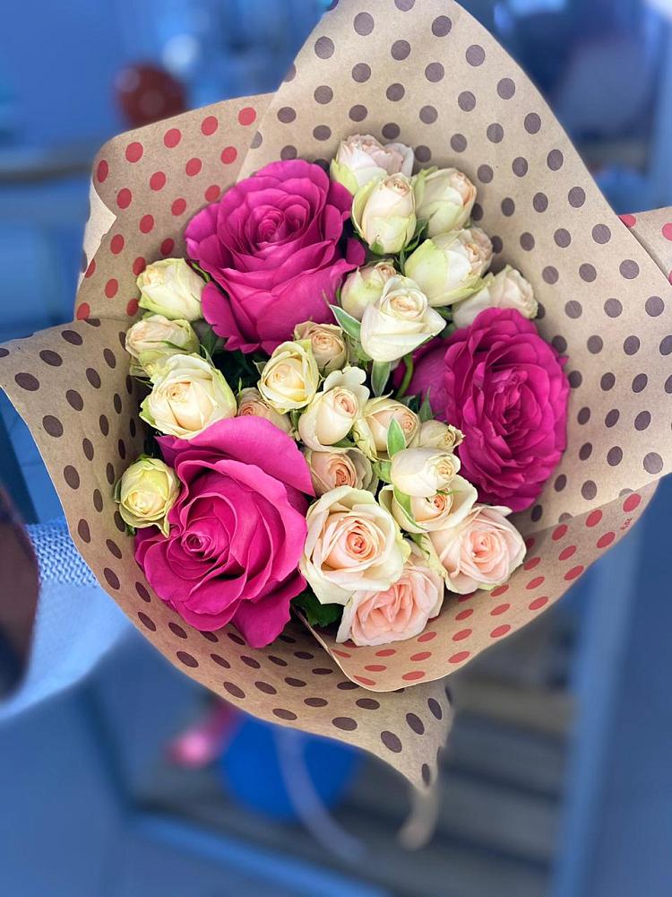 Букет цветов из: Розы в Сельцо Ленинградская область