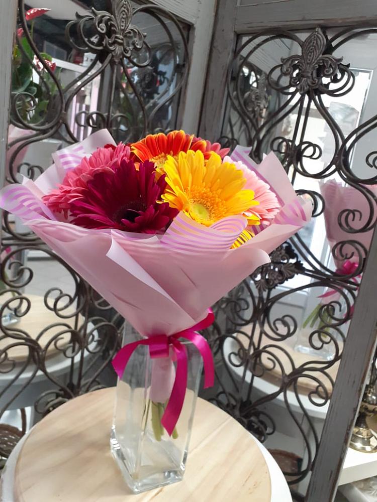 Букет цветов из: Герберы в Сельцо Ленинградская область