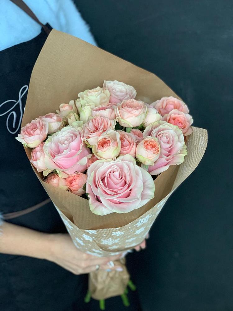 Букет цветов из: Хризантемы и Розы в Сельцо Ленинградская область