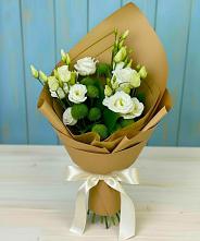 Букет цветов из:  Хризантемы и Лизиантусы в Сельцо Ленинградская область