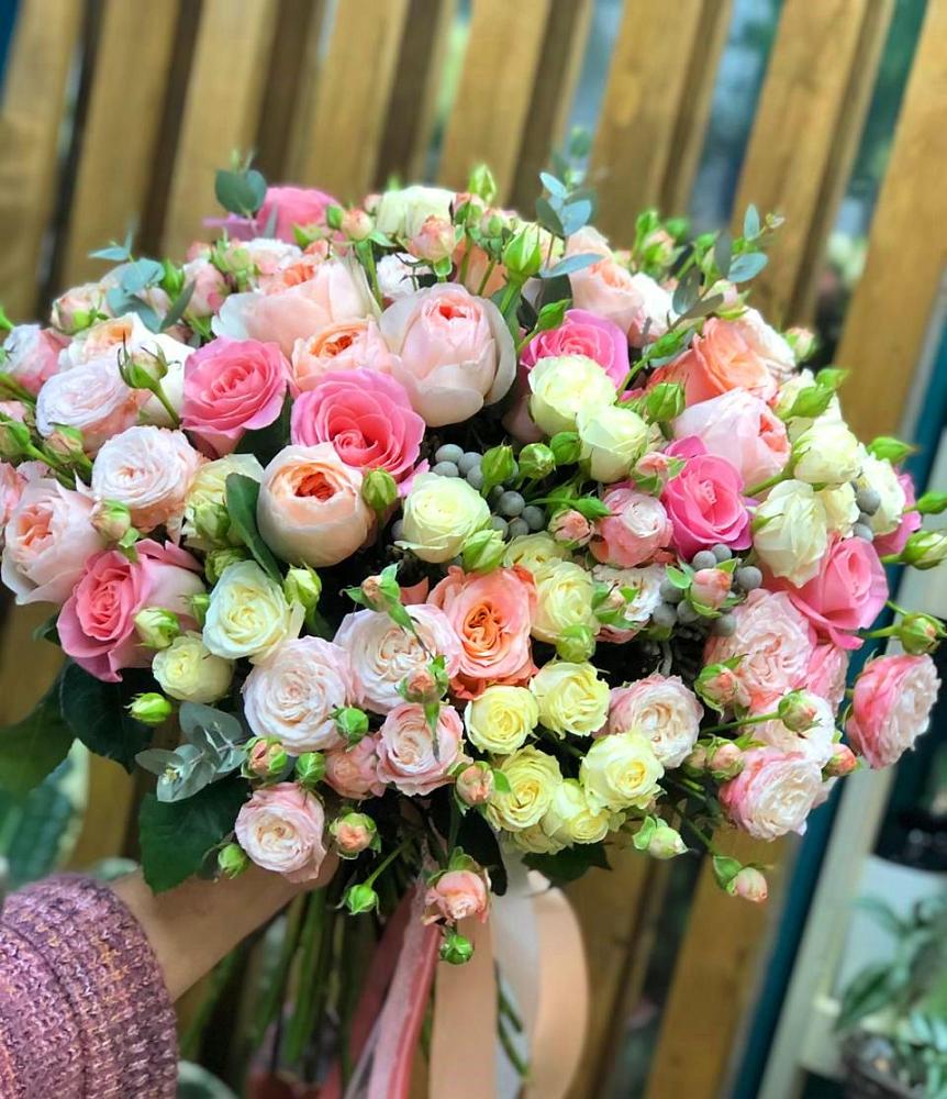 Букет цветов из: Розы в Сельцо Ленинградская область