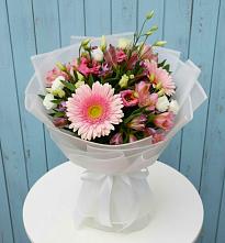 Букет цветов из:  Герберы, Альстромерии и Лизиантусы #REPLACE_PRED# Сельцо Ленинградская область
