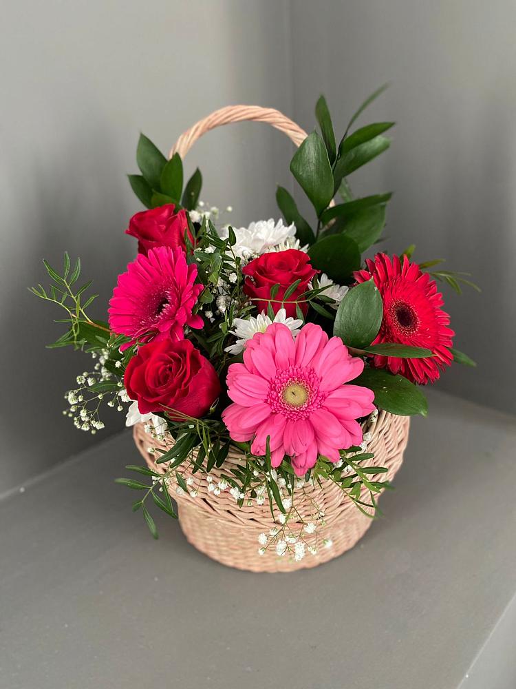 Цветочная композиция из Розы, Хризантемы и Герберы в корзине в Сельцо Ленинградская область
