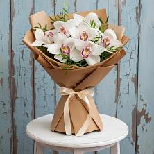 Букет цветов из:  Орхидеи и Розы в Сельцо Ленинградская область